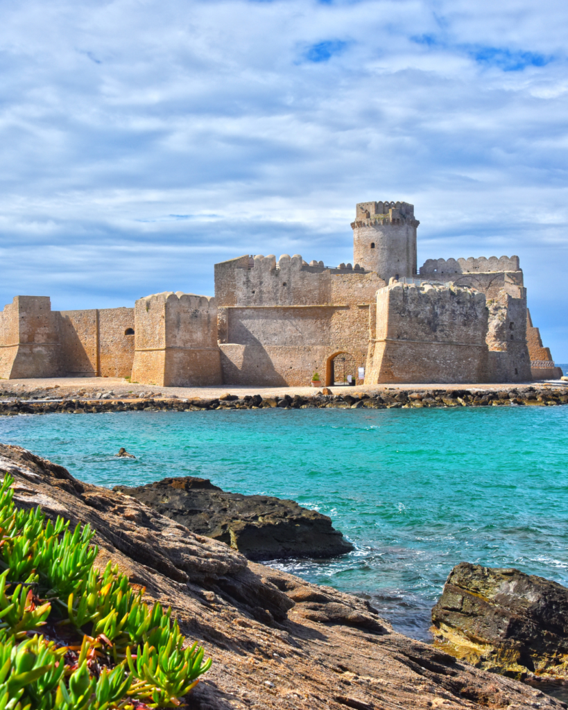 castello-aragonese-di-le-castella-crotone-calabria